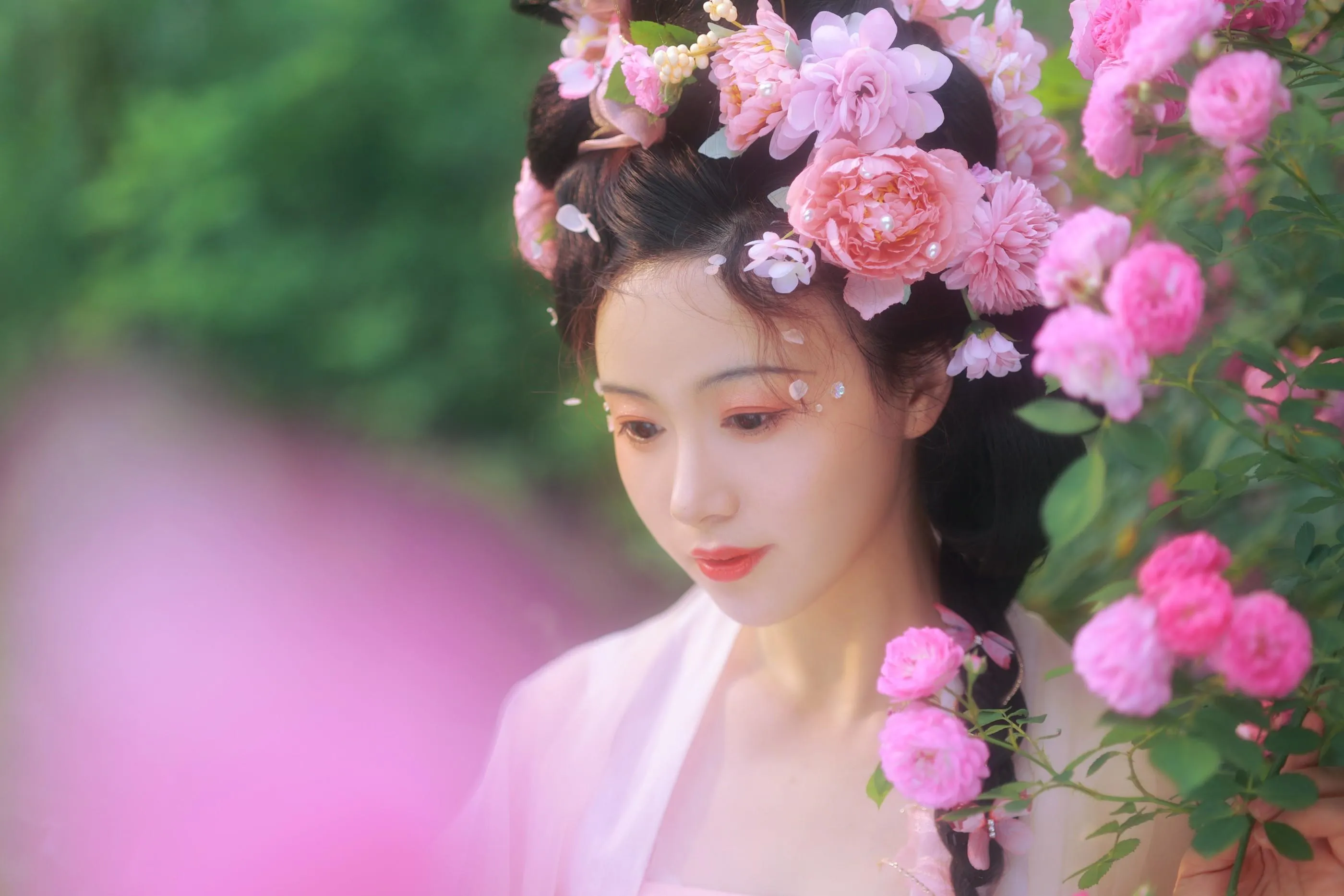 [艺图语] 2022.06.18 蔷薇花神 笑笑 [35P]插图2